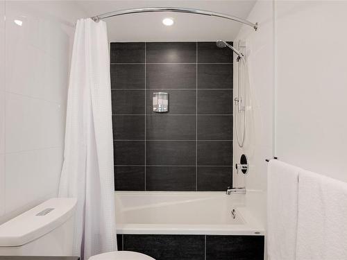 204-838 Broughton St, Victoria, BC - Indoor Photo Showing Bathroom