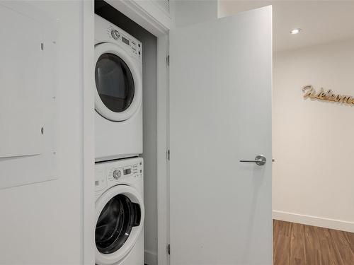 204-838 Broughton St, Victoria, BC - Indoor Photo Showing Laundry Room