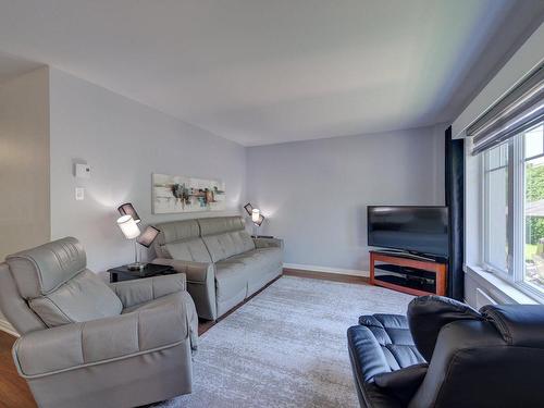 Living room - 385 Rue Des Riverains, Sainte-Marthe-Sur-Le-Lac, QC 