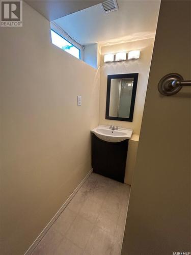 191 28Th Street, Battleford, SK - Indoor Photo Showing Bathroom