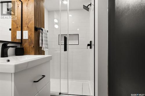 710 College Avenue, Regina, SK - Indoor Photo Showing Bathroom