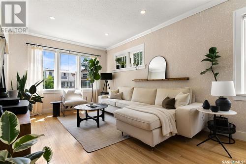 710 College Avenue, Regina, SK - Indoor Photo Showing Living Room