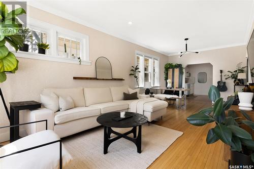 710 College Avenue, Regina, SK - Indoor Photo Showing Living Room