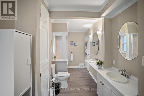 75 Riverside Drive S, Oshawa, ON - Indoor Photo Showing Bathroom