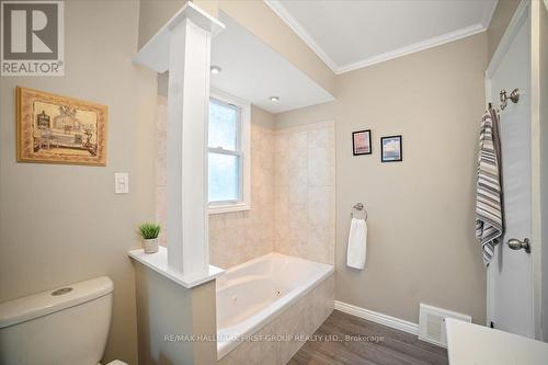 75 Riverside Drive S, Oshawa, ON - Indoor Photo Showing Bathroom