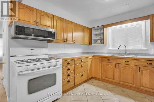 109 Mcnay Street, London, ON - Indoor Photo Showing Kitchen