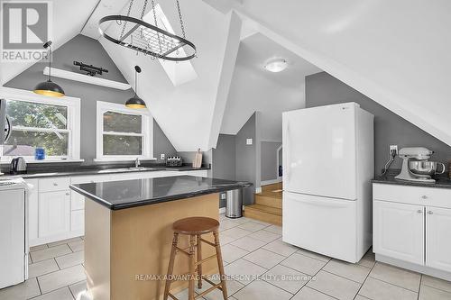 109 Mcnay Street, London, ON - Indoor Photo Showing Kitchen