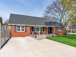 4 Cambria Court  Hamilton, ON L9C 3Z3