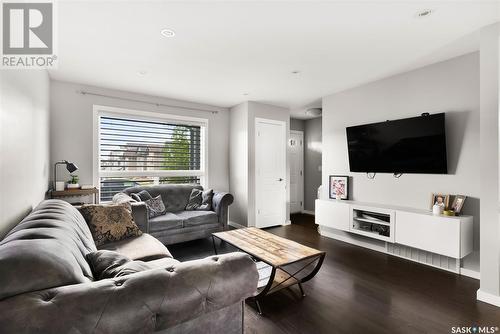 5145 Beacon Way, Regina, SK - Indoor Photo Showing Living Room