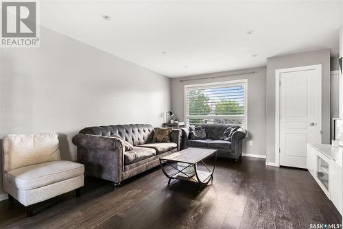 5145 Beacon Way, Regina, SK - Indoor Photo Showing Living Room