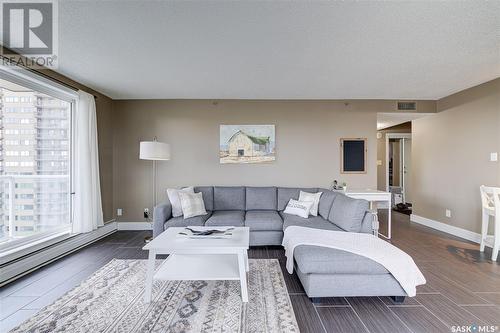 903 320 5Th Avenue N, Saskatoon, SK - Indoor Photo Showing Living Room