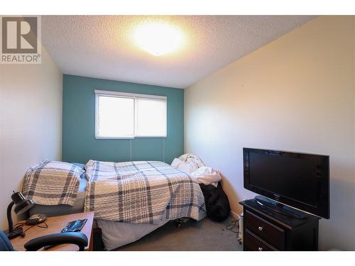 1532 Carmi Avenue, Penticton, BC - Indoor Photo Showing Bedroom