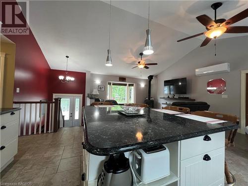 109 Pike Street, Northern Bruce Peninsula, ON - Indoor Photo Showing Kitchen With Upgraded Kitchen