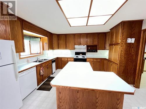 47 Harrigan Crescent, Maple Creek, SK - Indoor Photo Showing Kitchen With Double Sink