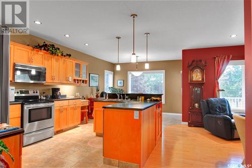 3275 Windsor Park Crescent, Regina, SK - Indoor Photo Showing Kitchen