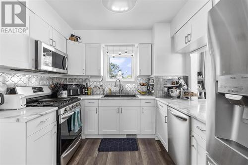 293 Mcgregor Ave, Sault Ste. Marie, ON - Indoor Photo Showing Kitchen