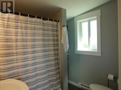 6868 Egmont Street, Powell River, BC - Indoor Photo Showing Bathroom