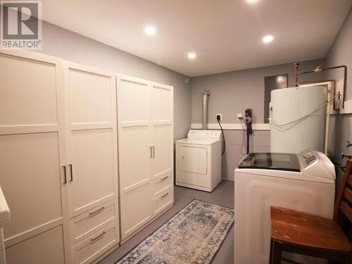 6868 Egmont Street, Powell River, BC - Indoor Photo Showing Laundry Room
