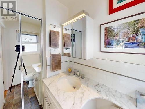 7113 Hazelton Street, Powell River, BC - Indoor Photo Showing Bathroom