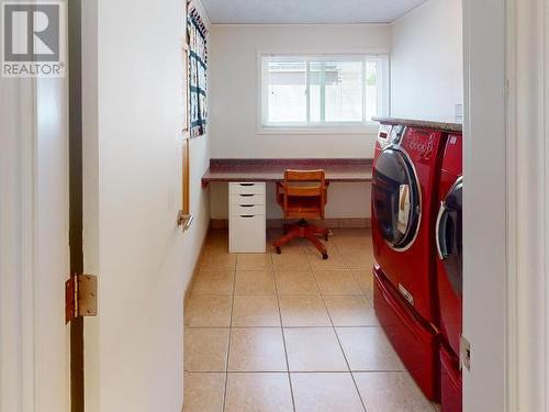 7113 Hazelton Street, Powell River, BC - Indoor Photo Showing Laundry Room