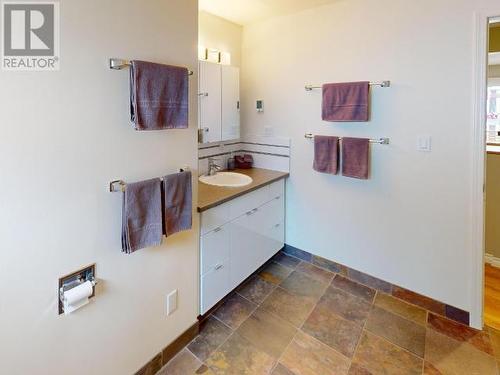 7113 Hazelton Street, Powell River, BC - Indoor Photo Showing Bathroom