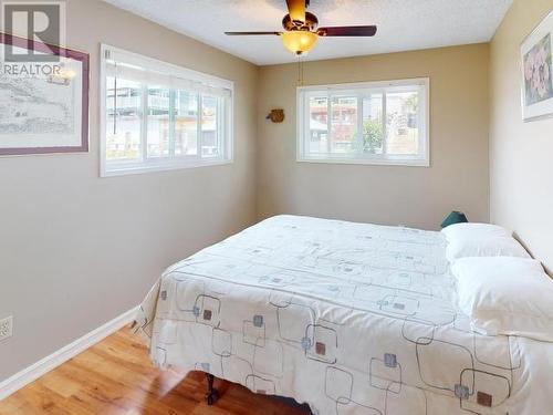 7113 Hazelton Street, Powell River, BC - Indoor Photo Showing Bedroom