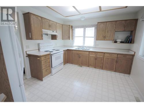 3333 South Main Street Unit# 145, Penticton, BC - Indoor Photo Showing Kitchen