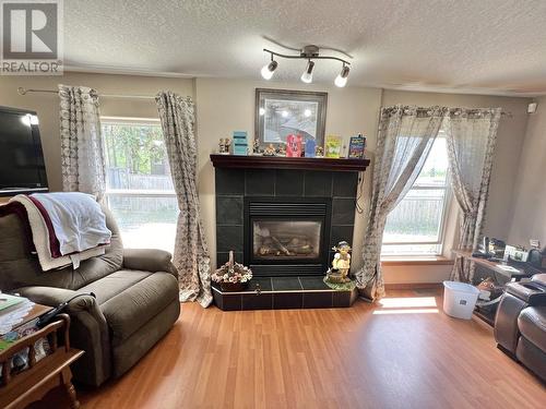 3465 Hayman Crescent, Quesnel, BC - Indoor Photo Showing Living Room With Fireplace