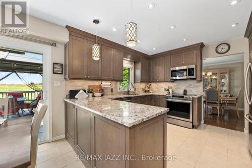 263 Pigeon Creek Road, Kawartha Lakes, ON - Indoor Photo Showing Kitchen With Upgraded Kitchen