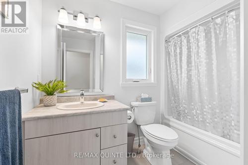 150 Rollins Drive, Belleville, ON - Indoor Photo Showing Bathroom