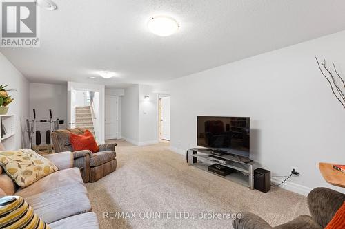 150 Rollins Drive, Belleville, ON - Indoor Photo Showing Living Room