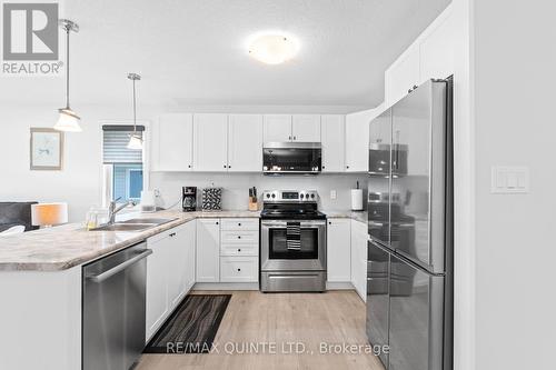 150 Rollins Drive, Belleville, ON - Indoor Photo Showing Kitchen With Upgraded Kitchen
