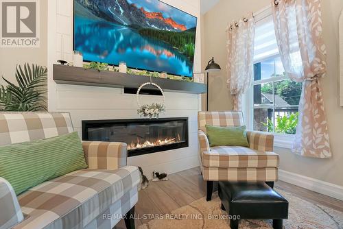 5 Princes Street E, Kawartha Lakes, ON - Indoor With Fireplace