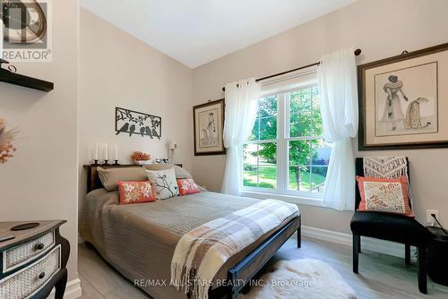 5 Princes Street E, Kawartha Lakes, ON - Indoor Photo Showing Bedroom