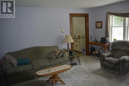 66 Chemaushgon Road, Bancroft, ON - Indoor Photo Showing Living Room