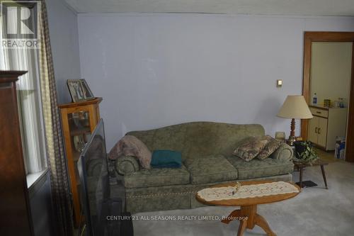 66 Chemaushgon Road, Bancroft, ON - Indoor Photo Showing Living Room