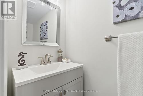 9 Shady Lane Crescent, Clarington, ON - Indoor Photo Showing Bathroom