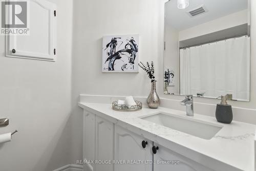 9 Shady Lane Crescent, Clarington, ON - Indoor Photo Showing Bathroom