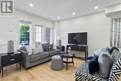 9 Shady Lane Crescent, Clarington, ON - Indoor Photo Showing Living Room