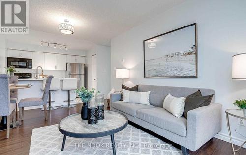 109 - 90 Aspen Springs Drive, Clarington, ON - Indoor Photo Showing Living Room
