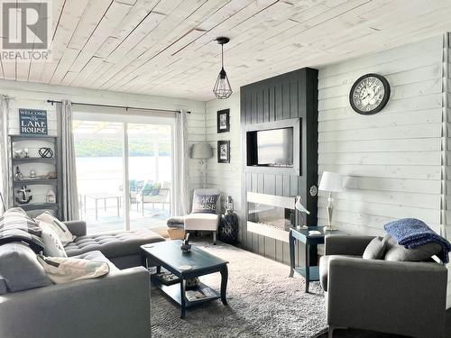 14 Crooked Lake Road, Badger, NL - Indoor Photo Showing Living Room