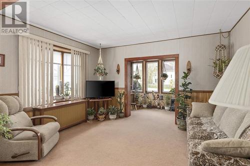 61 & 63 Wellington St W, Sault Ste. Marie, ON - Indoor Photo Showing Living Room