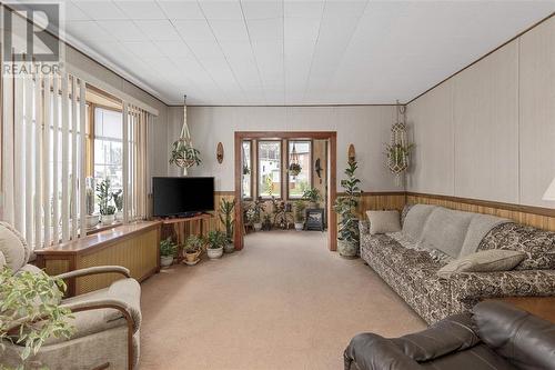 61 & 63 Wellington St W, Sault Ste. Marie, ON - Indoor Photo Showing Living Room