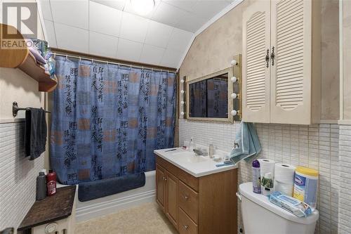 61 & 63 Wellington St W, Sault Ste. Marie, ON - Indoor Photo Showing Bathroom