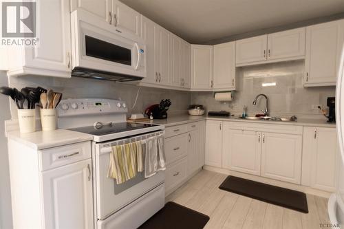 74 Empire Undefined, Latchford, ON - Indoor Photo Showing Kitchen