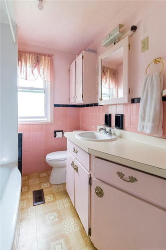 339 Old Guelph Road, Dundas, ON - Indoor Photo Showing Bathroom