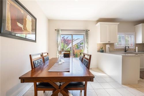 29 Hartland Road, Stoney Creek, ON - Indoor Photo Showing Dining Room