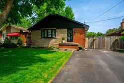 64 Leslie Avenue  Hamilton, ON L9C 1M3