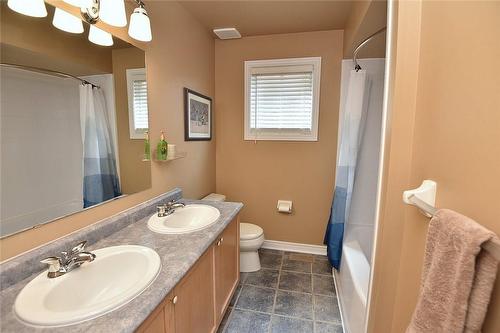94 Grindstone Way, Waterdown, ON - Indoor Photo Showing Bathroom
