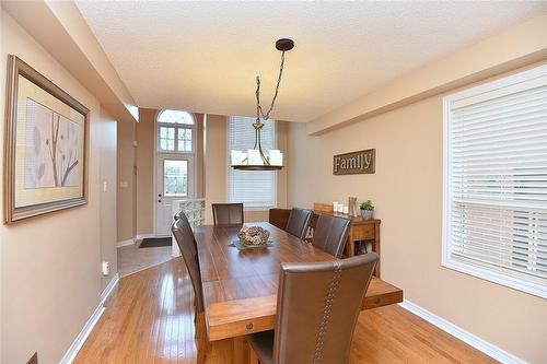 94 Grindstone Way, Waterdown, ON - Indoor Photo Showing Dining Room